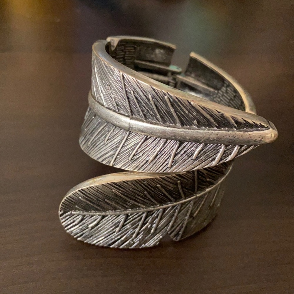 Vintage Banana Leaf Hinged Clamper Bangle Bracelet